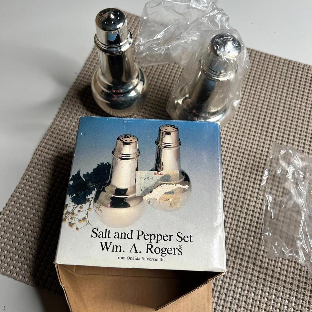 Vintage Wm. A. Rogers Silverplated Salt‎ & Pepper Shaker Set – Oneida